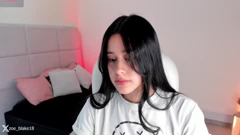 Snapshot of zoe_blake18 chatting on February 2025 02:56:02 PM Zoe online show from February 2025 02:56:02 PM