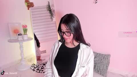 Snapshot of zoe_blake18 chatting on October 2025 10:56:02 PM Zoe online show from October 2025 10:56:02 PM