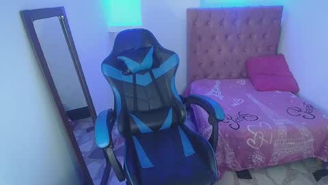 Z O E online show from February 2025 10:20:01 PM