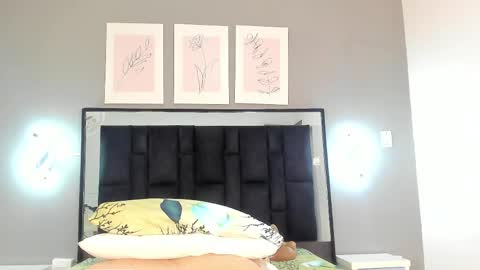 zoe_curvyy online show from June 2026 12:11:01 PM