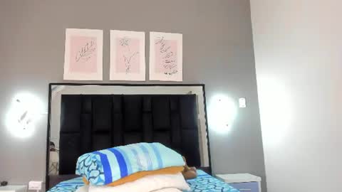 zoe_curvyy online show from June 2026 12:25:01 PM