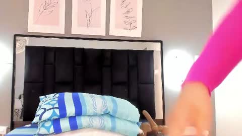 zoe_curvyy online show from June 2026 12:19:01 PM
