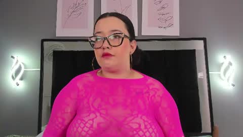 zoe_curvyy online show from July 2026 12:00:02 PM