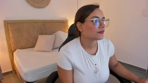 Zoe  online show from June 2026 04:17:01 PM