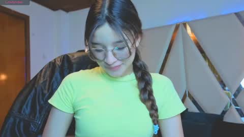 Snapshot of zoe_dear chatting on June 2026 02:08:02 PM zoe_dear online show from June 2026 02:08:02 PM