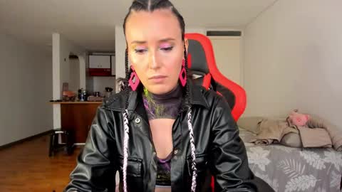 Snapshot of zoe_jeane_beker chatting on November 2025 09:02:01 PM ZOE online show from November 2025 09:02:01 PM