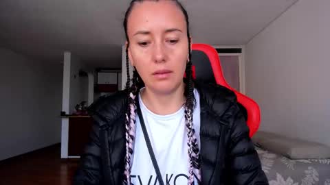 Snapshot of zoe_jeane_beker chatting on November 2025 08:32:01 PM ZOE online show from November 2025 08:32:01 PM