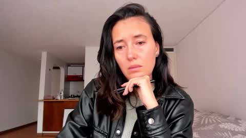 Snapshot of zoe_jeane_beker chatting on December 2025 06:46:02 PM ZOE online show from December 2025 06:46:02 PM