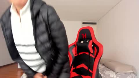 Snapshot of zoe_jeane_beker chatting on December 2025 07:53:01 PM ZOE online show from December 2025 07:53:01 PM