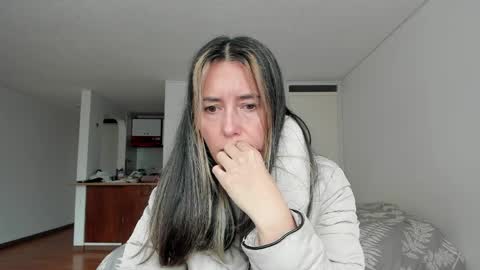 Snapshot of zoe_jeane_beker chatting on March 2026 09:47:02 PM ZOE online show from March 2026 09:47:02 PM