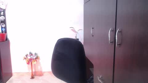 ZOE online show from December 2025 04:18:02 AM