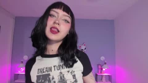 Zoe Lynch online show from September 2025 02:33:01 PM