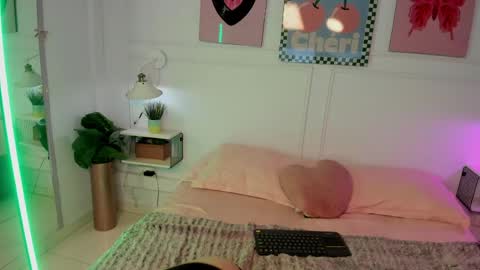 Zoe Lynch online show from June 2026 12:07:02 PM