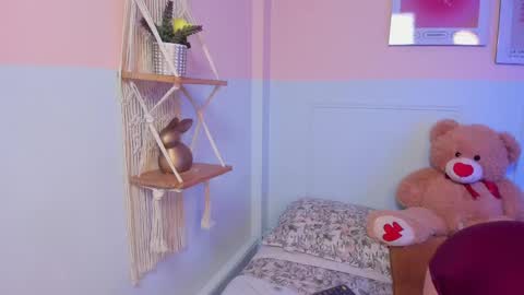 Zoe Lynch online show from June 2026 12:27:01 PM