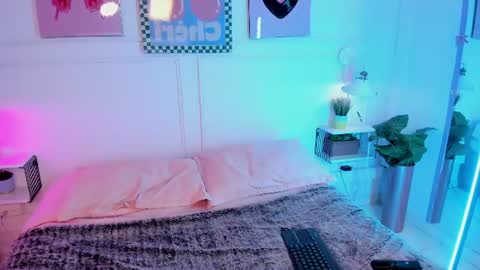 Zoe Lynch online show from June 2026 12:18:01 PM