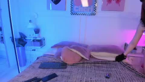 Zoe Lynch online show from July 2026 12:19:01 PM