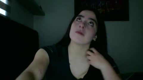 Snapshot of zoe_mill33r chatting on November 2025 10:19:02 PM Zoe online show from November 2025 10:19:02 PM