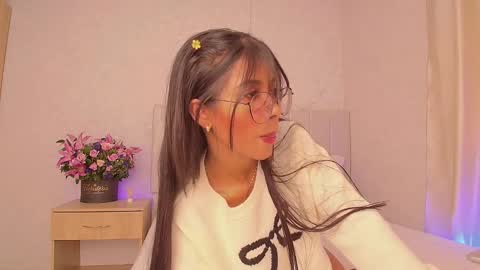 Mia online show from December 2024 07:07:02 PM