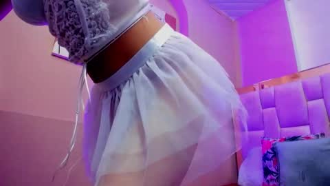 zoe_moreau online show from November 2025 07:51:02 PM