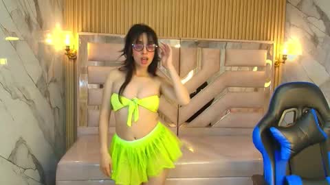 Snapshot of zoe_r_ chatting on October 2025 03:28:01 AM Zoe online show from October 2025 03:28:01 AM