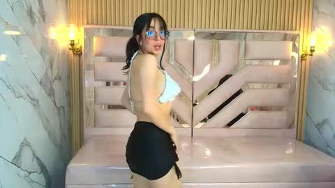 Snapshot of zoe_r_ chatting on October 2025 03:31:02 AM Zoe online show from October 2025 03:31:02 AM