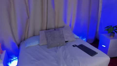 zoe_rousee_ online show from July 2026 12:11:01 PM