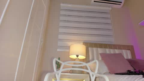 Hi guys i am Zoe  online show from February 2025 08:42:01 PM