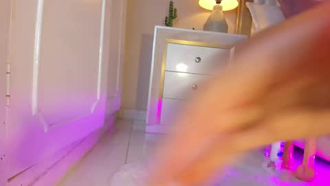 Hi guys i am Zoe  online show from March 2025 05:46:01 PM