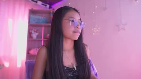 Snapshot of zoe_skyler chatting on September 2025 07:02:02 PM Zoe online show from September 2025 07:02:02 PM