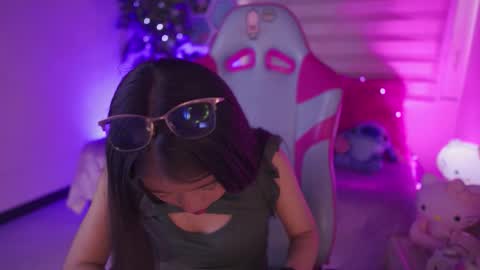 Snapshot of zoe_skyler chatting on November 2025 01:04:02 PM Zoe online show from November 2025 01:04:02 PM