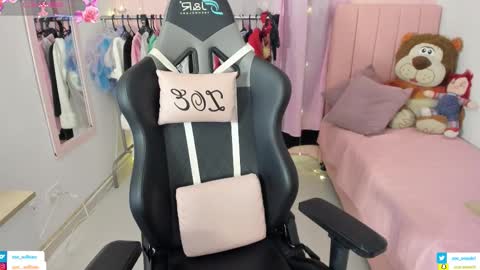 zoe_sullivan_ online show from January 2026 09:35:01 AM