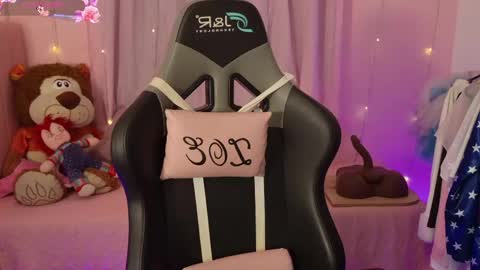 zoe_sullivan_ online show from May 2026 09:03:01 AM