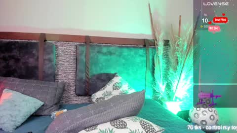 Snapshot of zoee_23 chatting on December 2024 02:55:01 PM Zoe online show from December 2024 02:55:01 PM