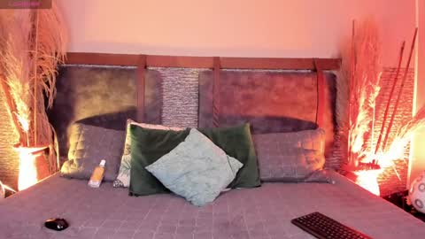 Snapshot of zoee_23 chatting on December 2024 02:43:02 PM Zoe online show from December 2024 02:43:02 PM