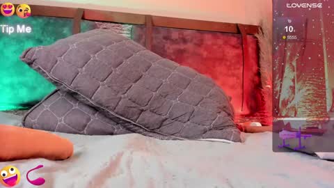 Snapshot of zoee_23 chatting on January 2025 02:42:02 PM Zoe online show from January 2025 02:42:02 PM