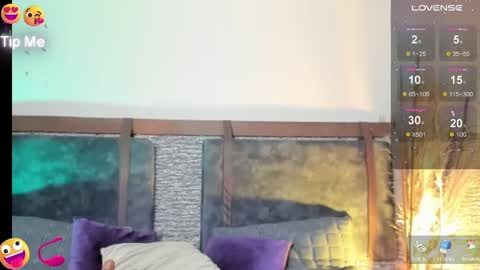 Snapshot of zoee_23 chatting on February 2025 01:27:01 PM Zoe online show from February 2025 01:27:01 PM