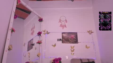 Snapshot of zoee_dolcee chatting on September 2025 11:27:01 PM Catt online show from September 2025 11:27:01 PM