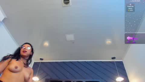 Snapshot of zoee_martins_ chatting on October 2025 05:41:02 PM Zoe 3 online show from October 2025 05:41:02 PM