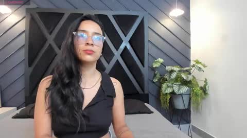 Snapshot of zoee_martins_ chatting on October 2025 04:38:02 PM Zoe 3 online show from October 2025 04:38:02 PM