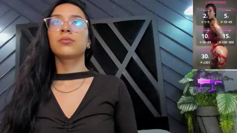 Snapshot of zoee_martins_ chatting on November 2025 05:25:01 PM Zoe 3 online show from November 2025 05:25:01 PM