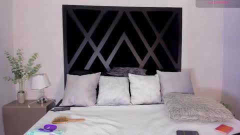Zoe 3 online show from May 2026 05:42:02 PM