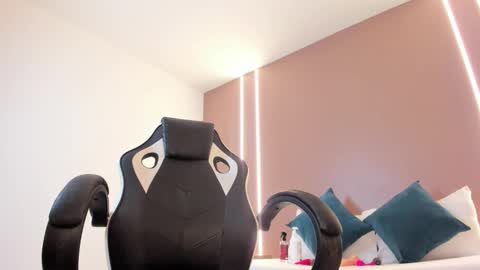 Snapshot of zoee_zi chatting on March 2026 08:36:02 PM zoee_zi online show from March 2026 08:36:02 PM