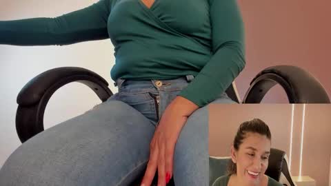 Snapshot of zoee_zi chatting on March 2026 08:30:01 PM zoee_zi online show from March 2026 08:30:01 PM