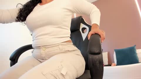 Snapshot of zoee_zi chatting on March 2026 12:27:02 PM zoee_zi online show from March 2026 12:27:02 PM