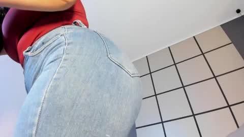 zoee_zi online show from May 2026 01:19:01 PM