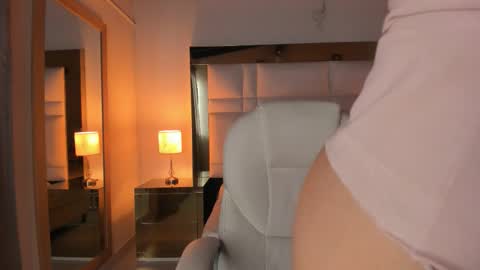 Snapshot of zoei_moon chatting on January 2026 07:11:01 PM zoei_moon online show from January 2026 07:11:01 PM