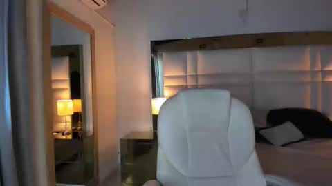 Snapshot of zoei_moon chatting on February 2026 07:45:01 PM zoei_moon online show from February 2026 07:45:01 PM