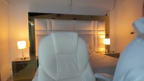 Snapshot of zoei_moon chatting on February 2026 06:23:01 PM zoei_moon online show from February 2026 06:23:01 PM