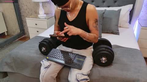 Zoe Krug online show from December 2025 07:21:01 PM