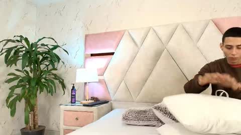 zoelucas online show from March 2026 11:48:01 AM